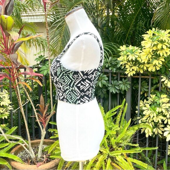 Staring At Stars Front Zip Crop Top - Picture 5 of 9